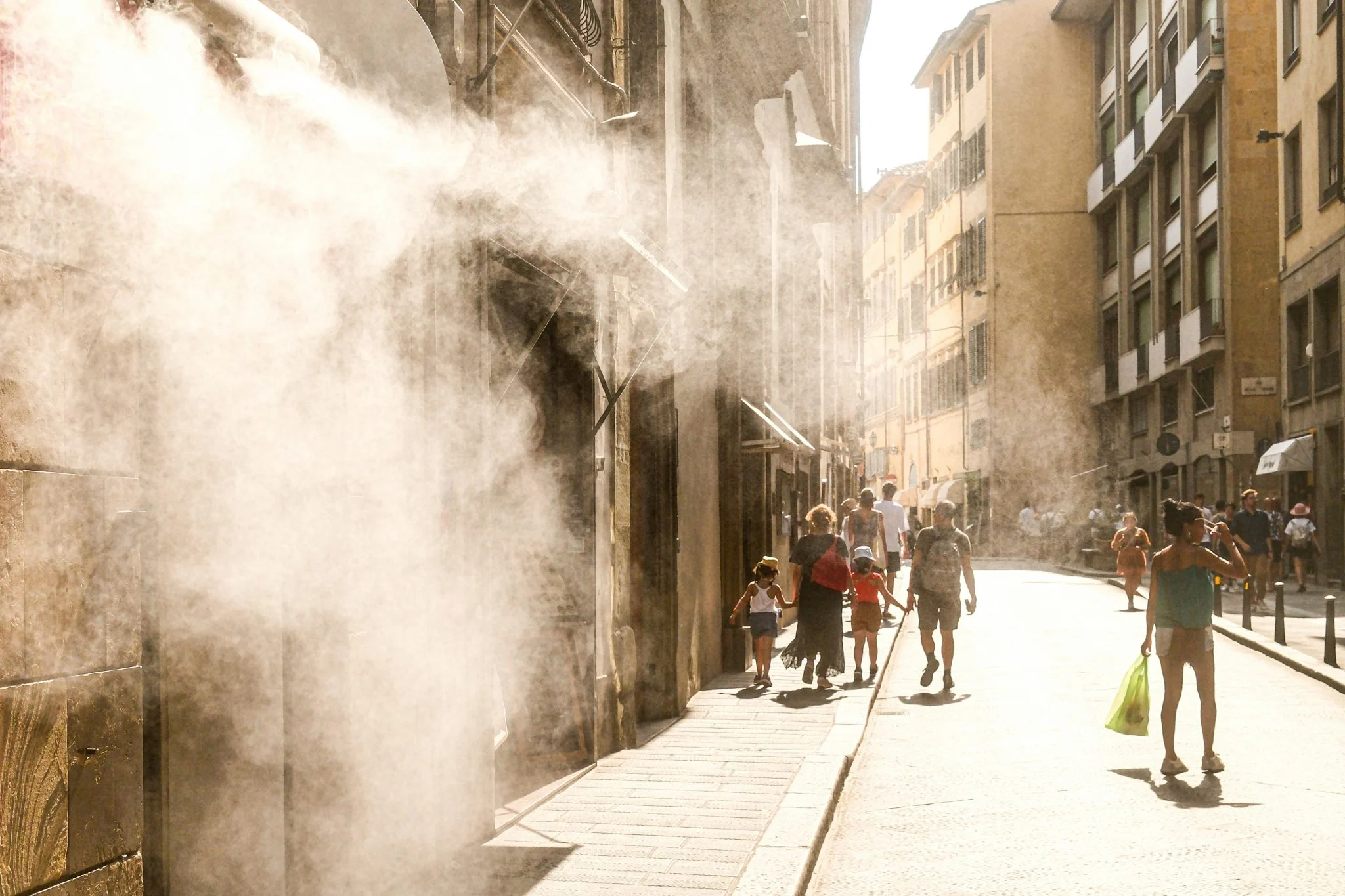 43 grados en la calle: la segunda ola de calor del verano pone a prueba a media España