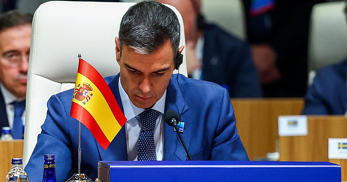 Sánchez confirma a Juanma Moreno el despliegue de «todos los medios» del Estado en el incendio de Almería que deja 11 muertos