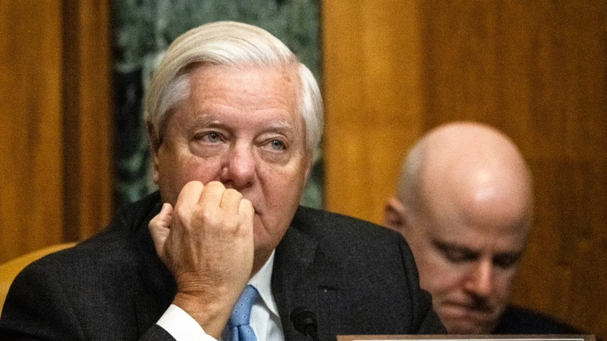 Muere Lindsey Graham, el senador halcón que acabó rindiéndose a Trump
