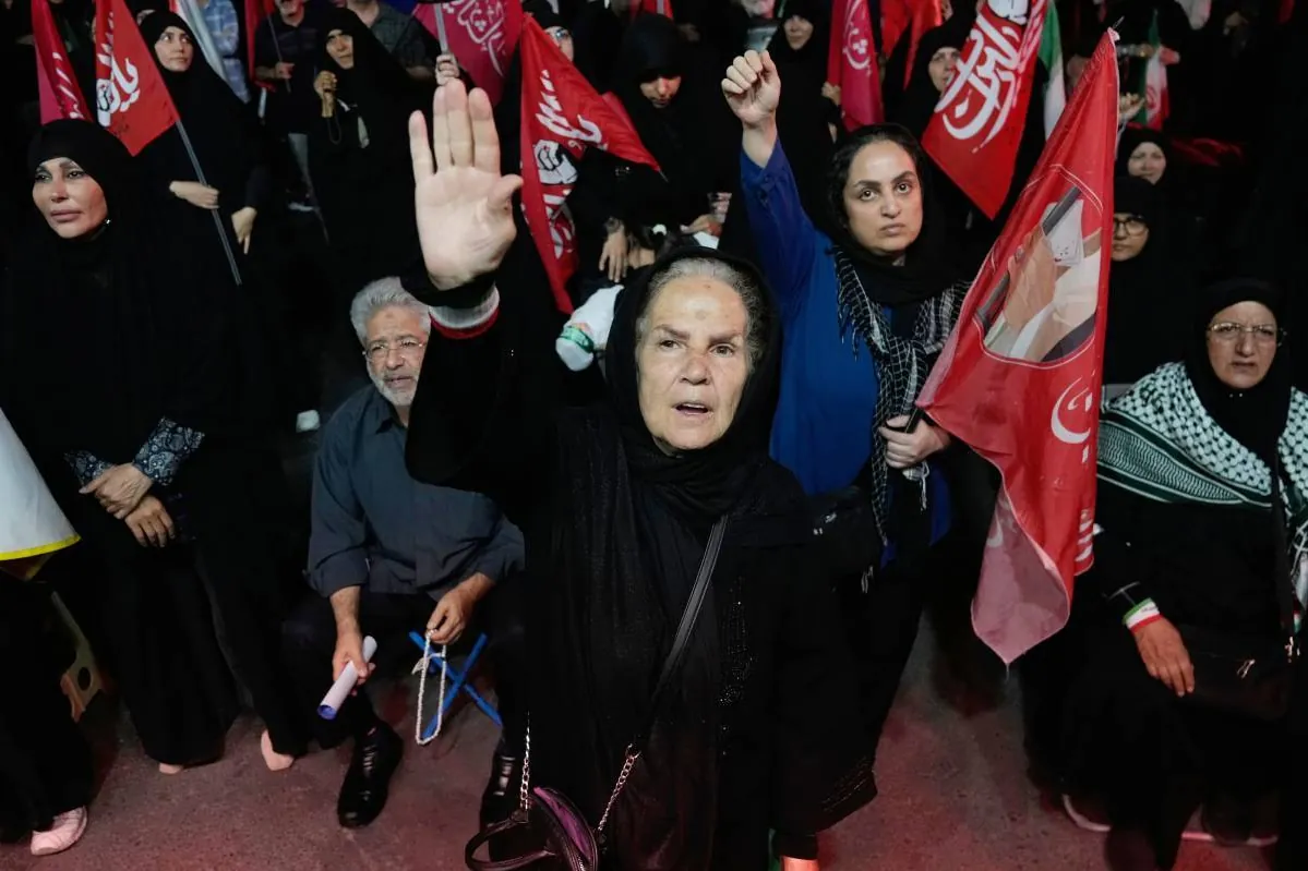 EEUU e Irán intercambian oleadas de ataques y Teherán cierra el estrecho de Ormuz «hasta nuevo aviso»