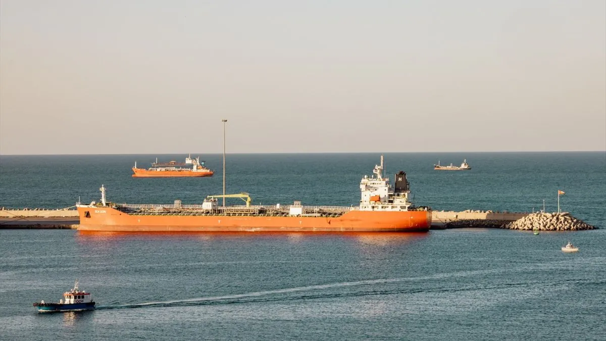 Irán insiste en que el tráfico por Ormuz está paralizado por los «movimientos ilegales» de Estados Unidos