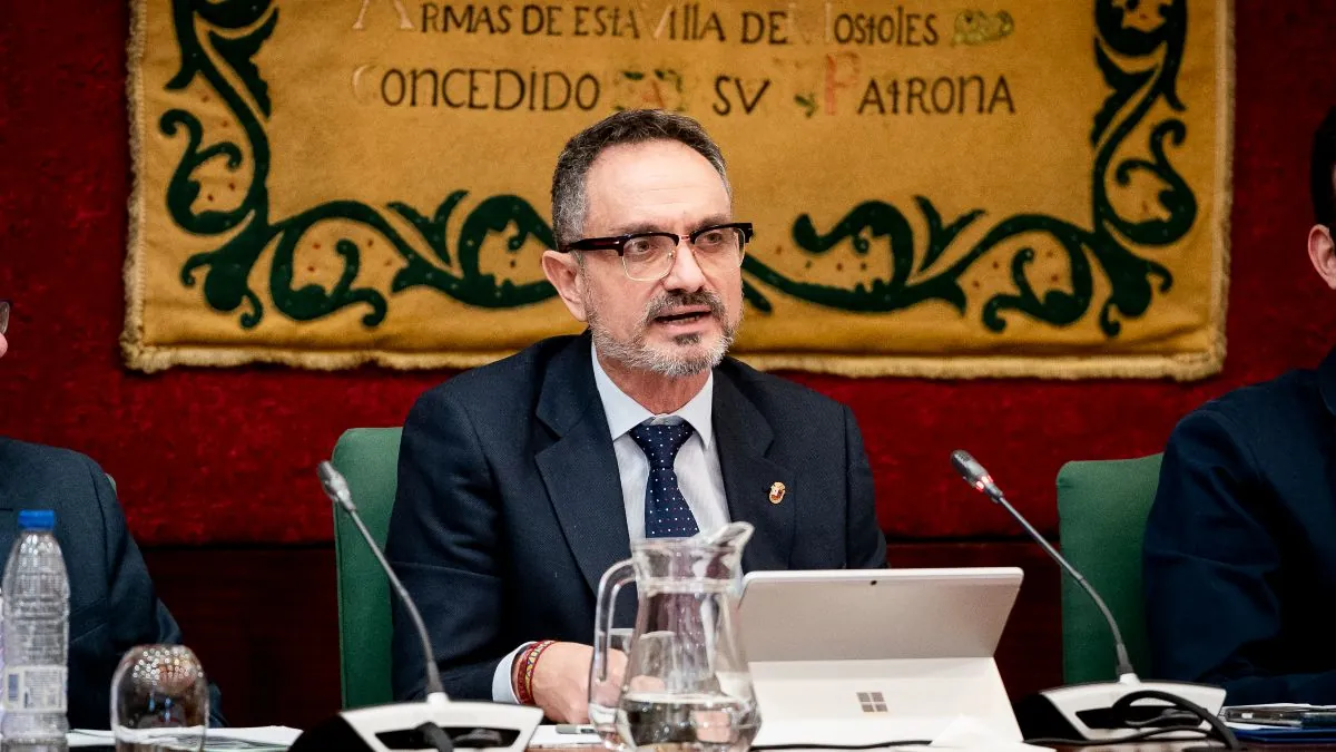 El alcalde de Móstoles, del PP, imputado por acoso sexual y laboral a una exconcejala de su propio partido
