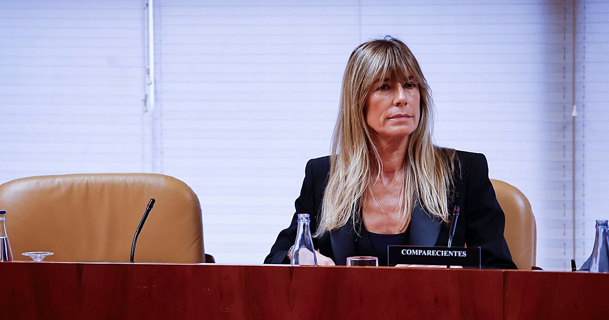 El juez Peinado exige a Begoña Gómez que demuestre que usó el pasaporte solo para la graduación de su hija