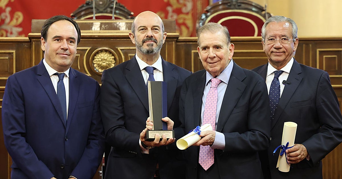 Edmundo González recibe el Premio de Convivencia en el Senado y clama contra la tiranía en Venezuela