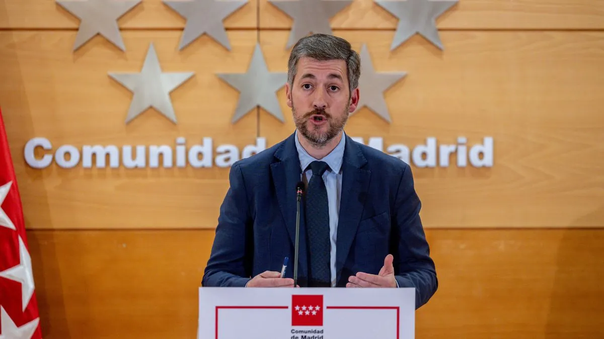 Madrid acusa a Sánchez de querer «cargarse» la acusación popular para proteger a su entorno