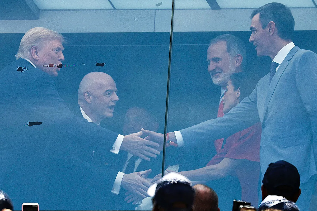 Sánchez y Trump sellan una tregua en el palco de la final del Mundial