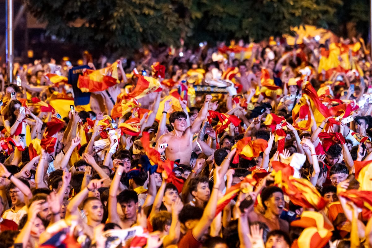La Roja aterriza en Madrid para coronar el Mundial: la Zarzuela, Moncloa y un autobús rumbo a Cibeles