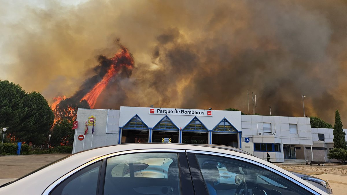 El Gobierno avisa de que "queda muy poco" para que los incendios de Madrid y Ávila se junten