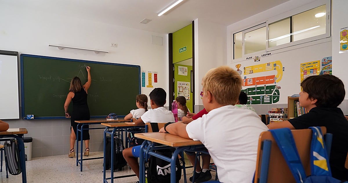 El PSOE acusa a la Junta de dejar los colegios andaluces sin refuerzo bilingüe