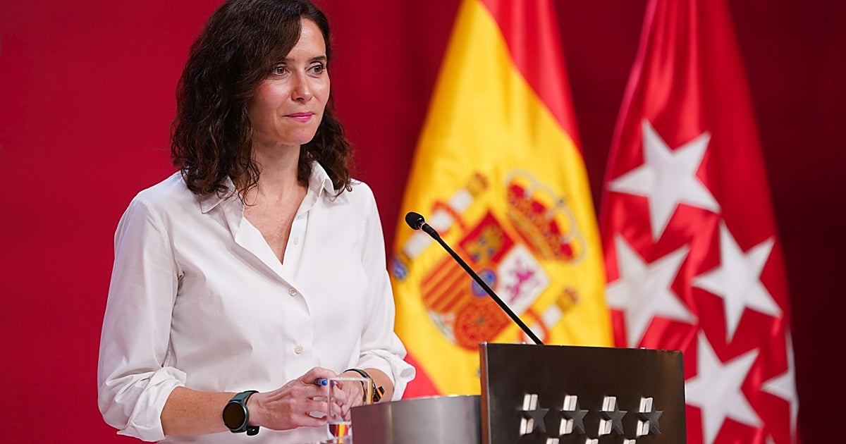 Ayuso promete una reconstrucción «inédita» para la Sierra Oeste tras el incendio, con 58 medidas