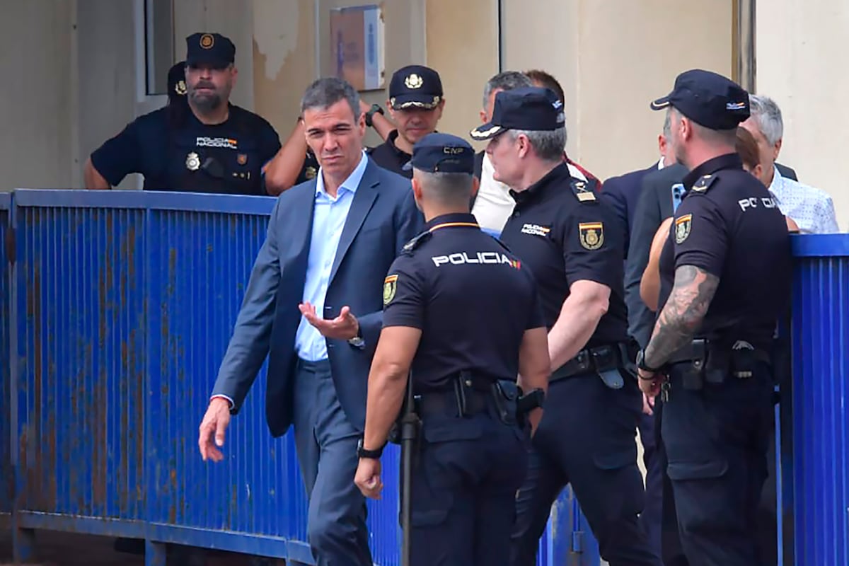 Ceuta encaja la mayor entrada irregular de su historia: más de 40.000 personas en 24 horas y 27 muertos en la frontera