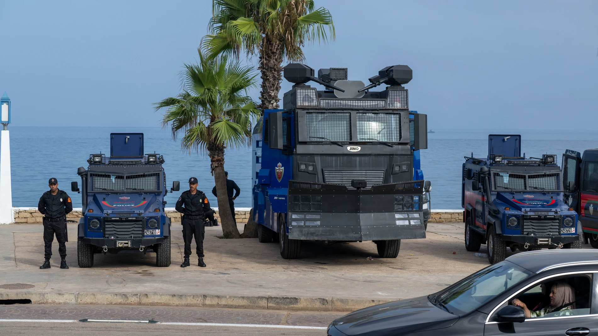 Ceuta despliega 1.600 agentes y 2.000 militares ante el riesgo de un nuevo salto masivo