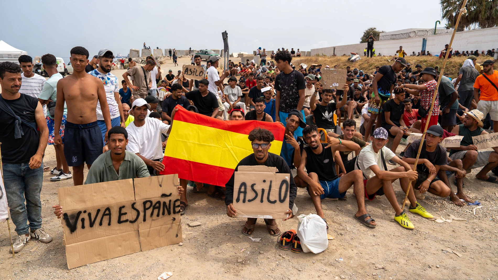 Ceuta cumple dos semanas de crisis migratoria mientras el Gobierno la gestiona por videollamada