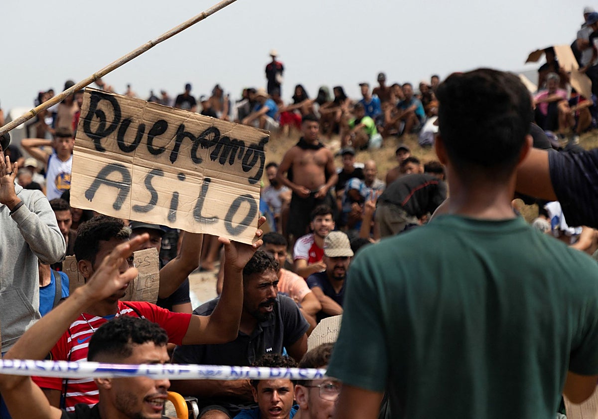 Decenas de inmigrantes de la avalancha de Ceuta ya han cruzado a la Península en pateras taxi y motos de agua