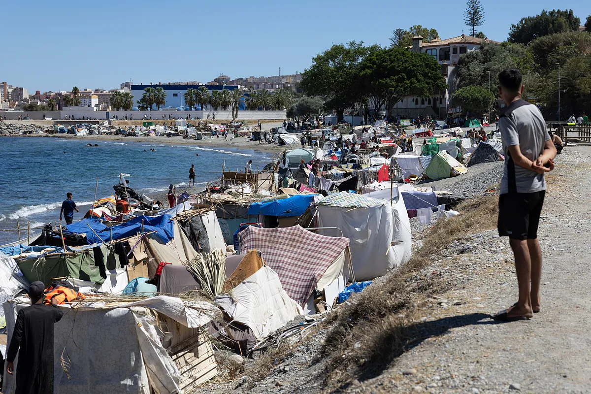 El PSOE prohíbe a sus alcaldes sumarse a las protestas por Ceuta y acusa al PP de "manipular" la crisis