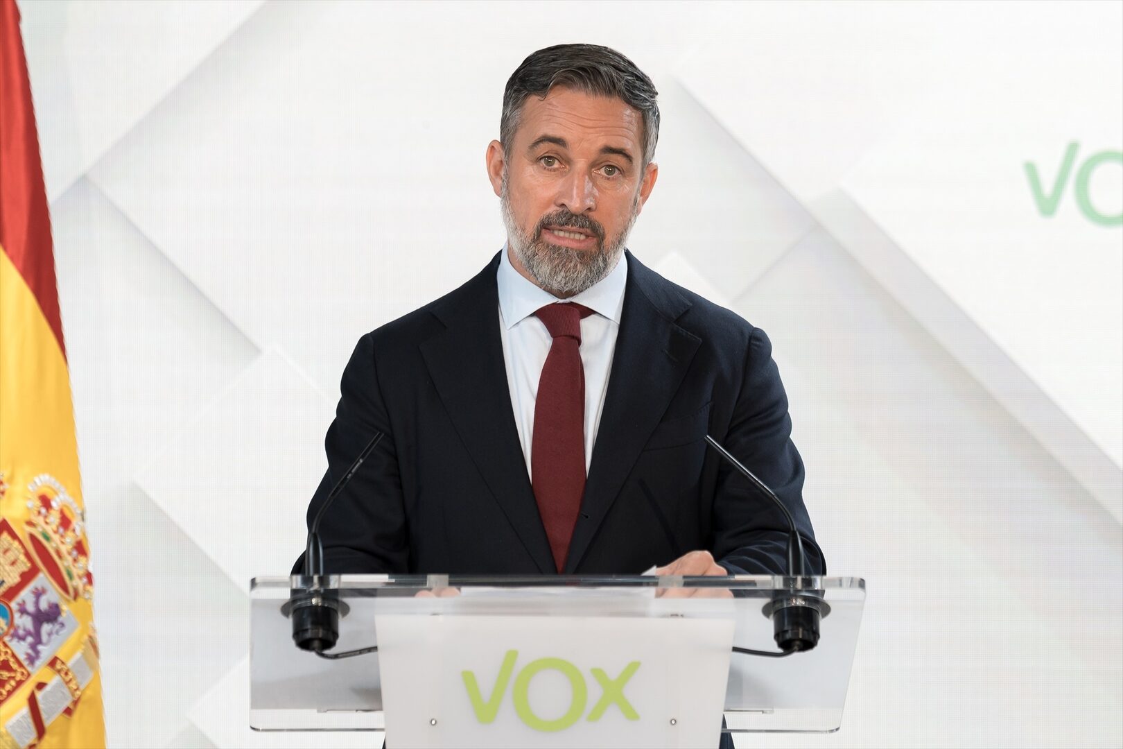 Abascal rompe con la tribuna oficial y anuncia que pasará el 12 de octubre en Ceuta